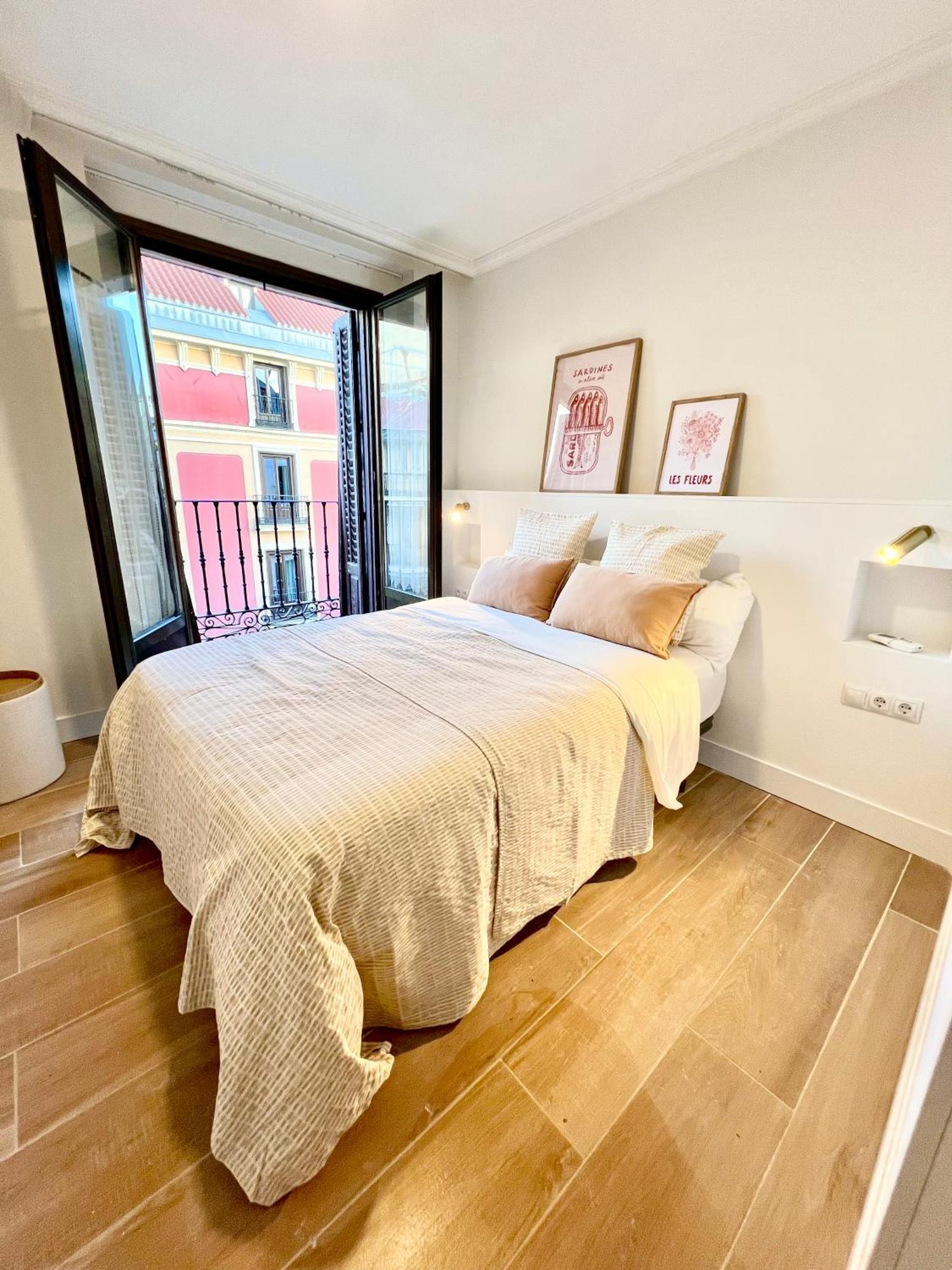 Albergue Miguel Angel Madrid Buitenkant foto