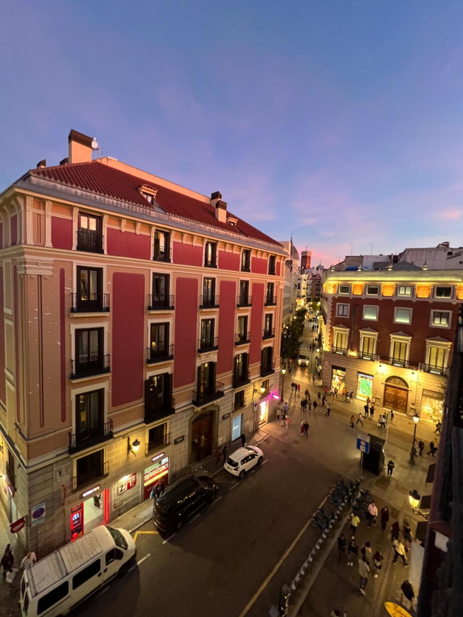 Albergue Miguel Angel Madrid Buitenkant foto