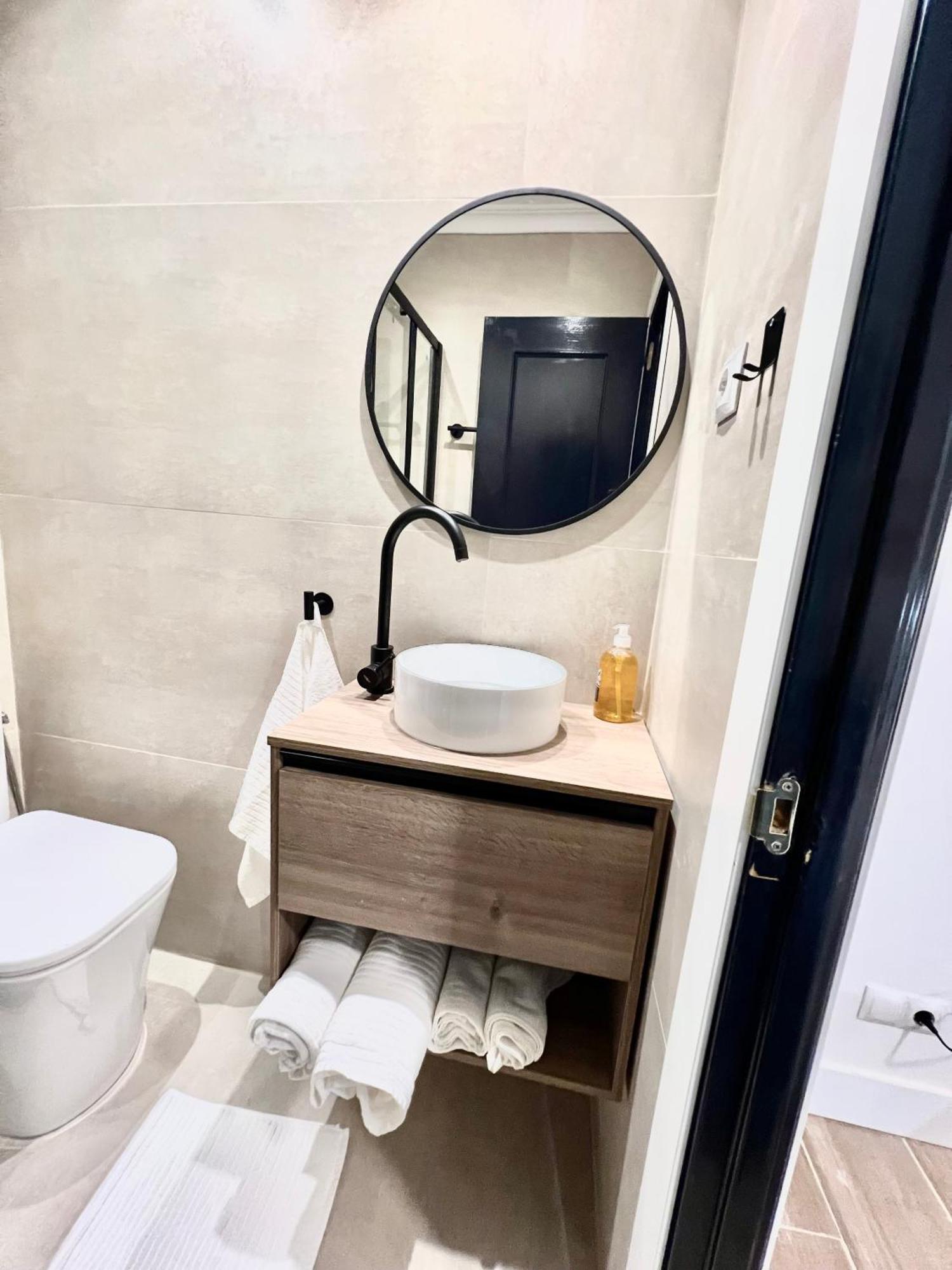Albergue Miguel Angel Madrid Buitenkant foto