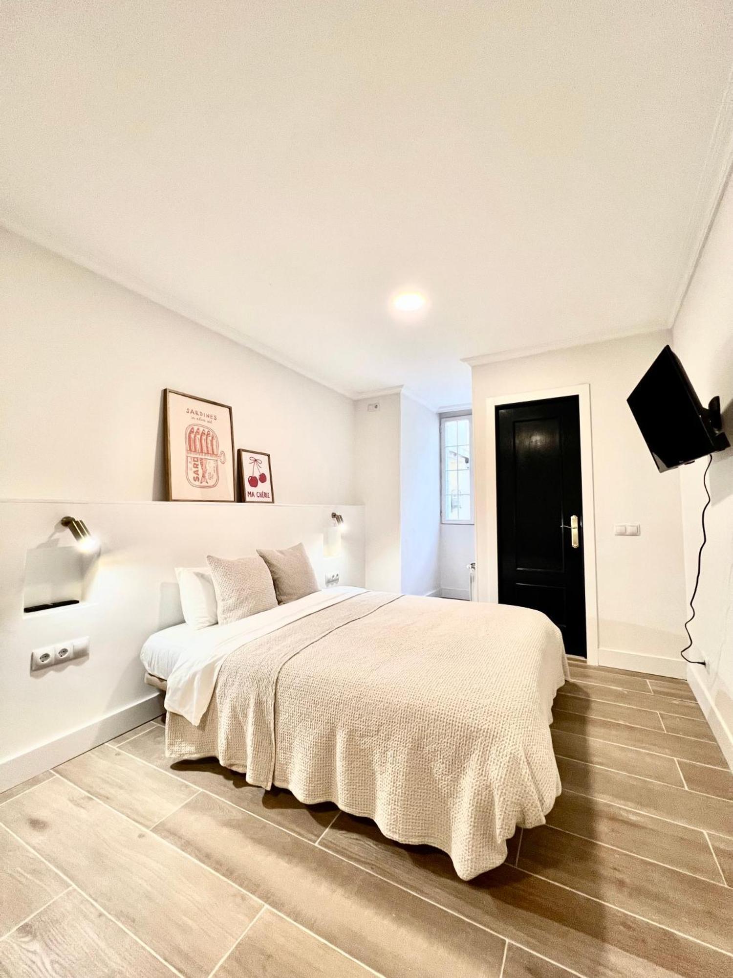 Albergue Miguel Angel Madrid Buitenkant foto