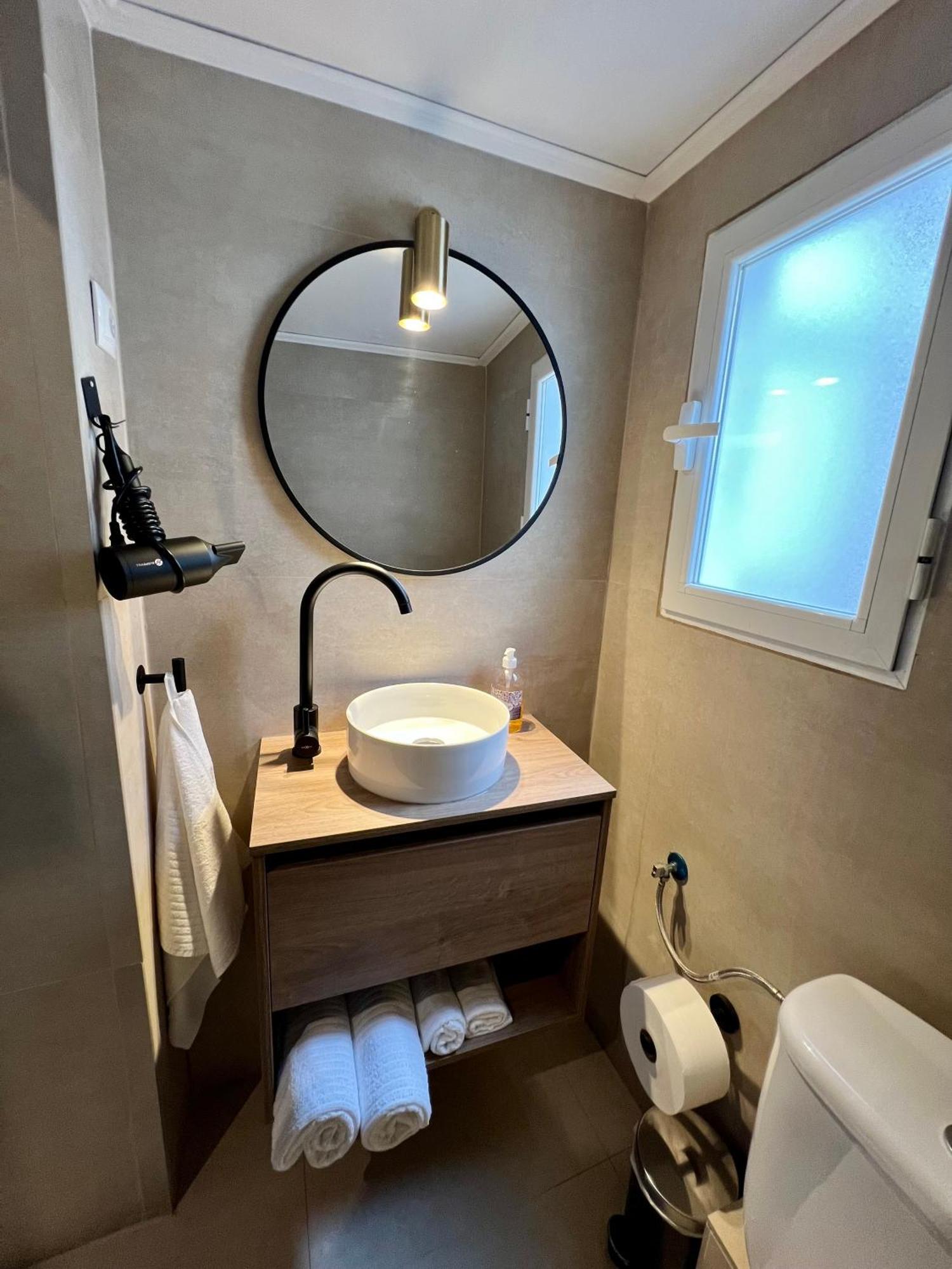 Albergue Miguel Angel Madrid Buitenkant foto